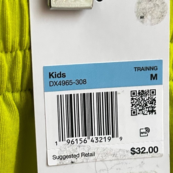 Nike Girls Training Shorts DX4965-308 Neon Green Size M NWT - Picture 7 of 7